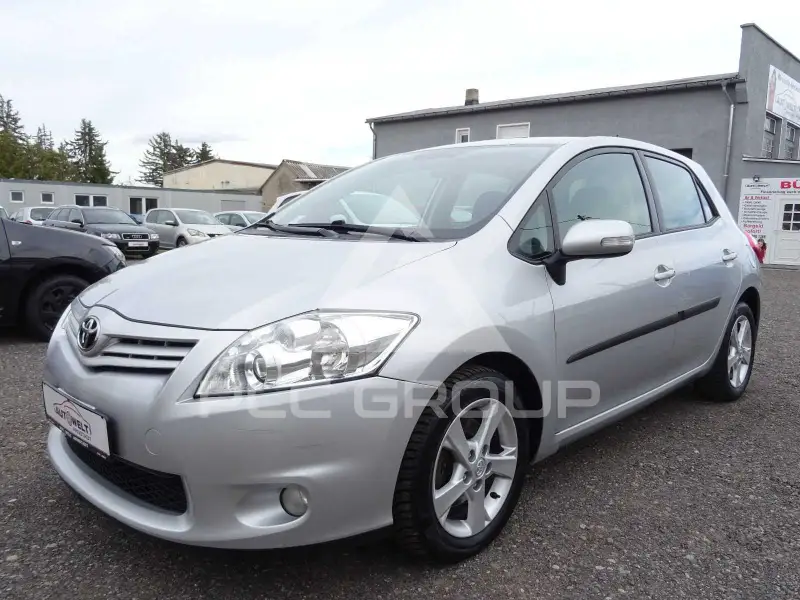 2011 Toyota AURIS
