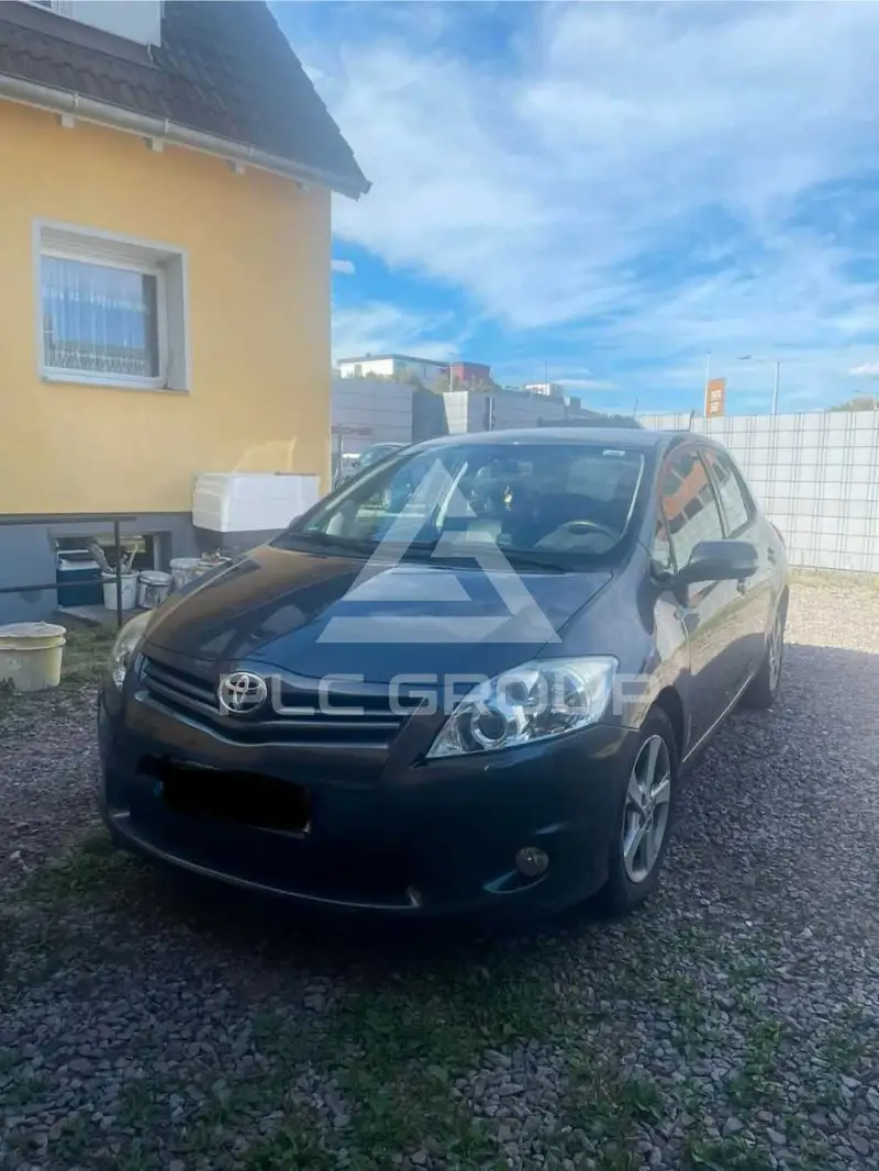 2011 Toyota AURIS