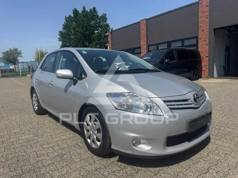 2011 Toyota AURIS