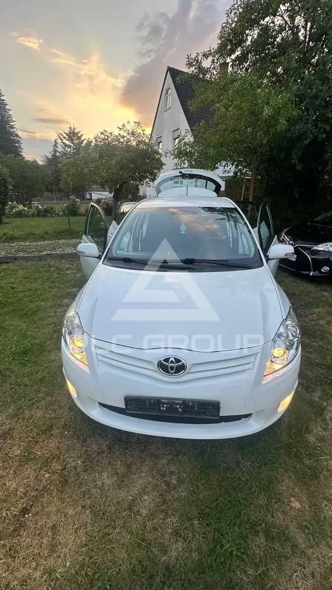 2011 Toyota AURIS