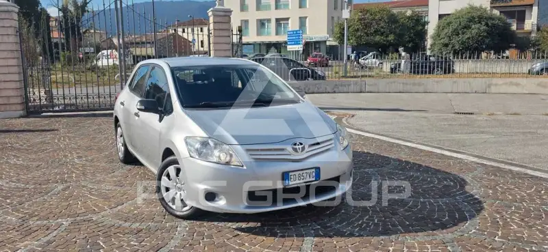2011 Toyota AURIS
