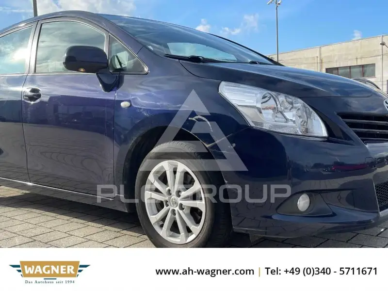 2011 Toyota VERSO