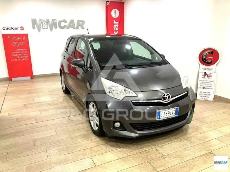 2011 Toyota VERSO