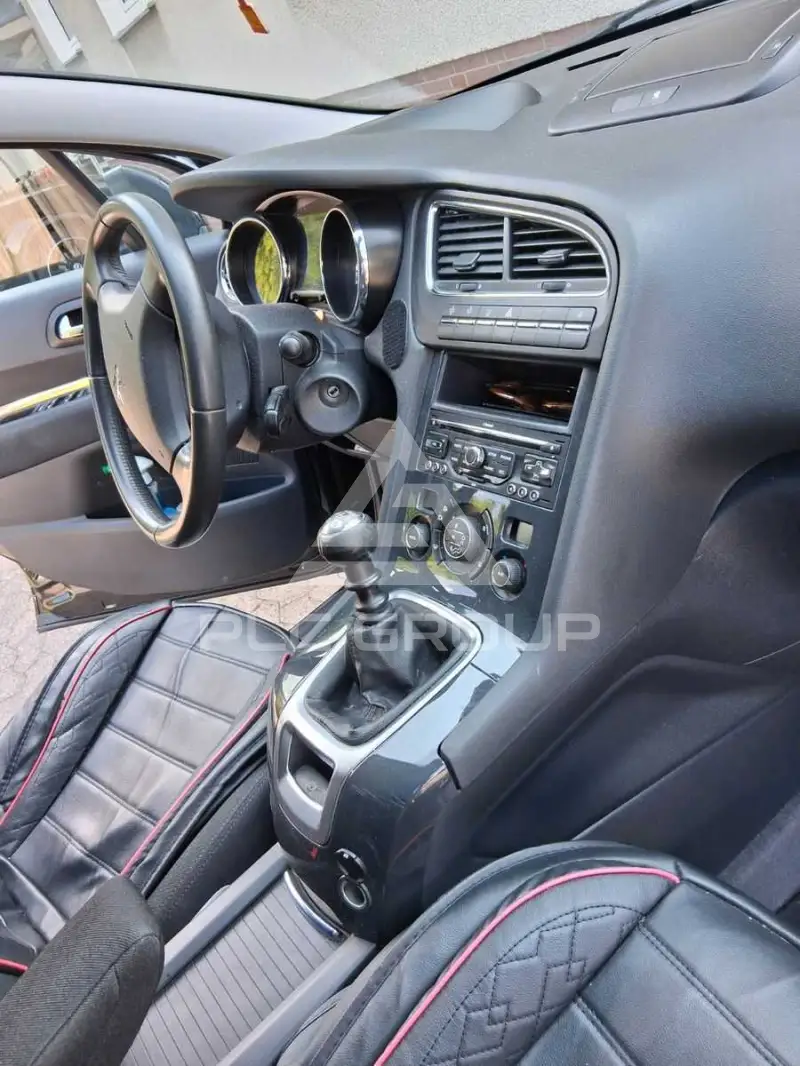 2011 Peugeot 5008