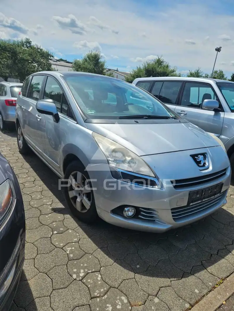 2011 Peugeot 5008