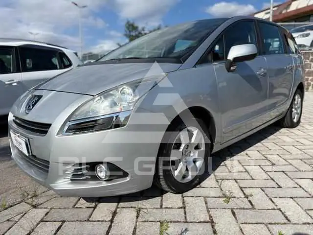 2011 Peugeot 5008