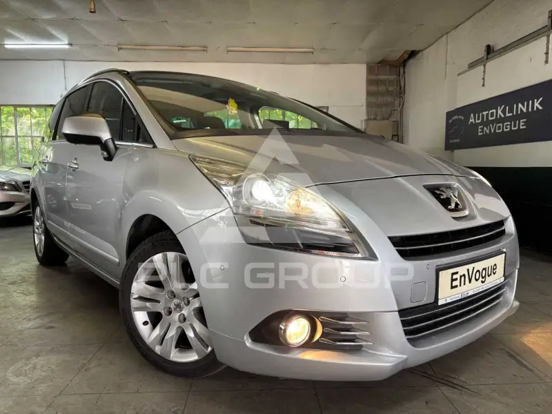 2011 Peugeot 5008