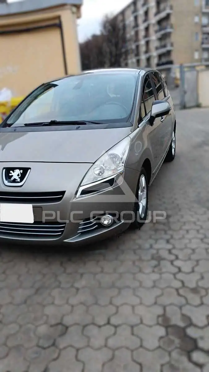 2011 Peugeot 5008