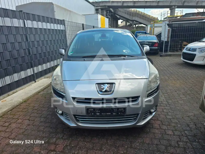 2011 Peugeot 5008