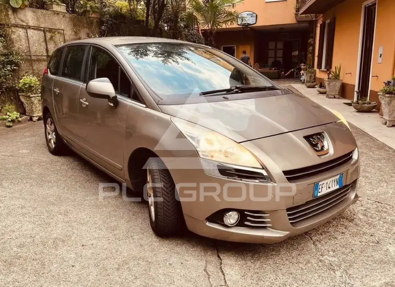 2011 Peugeot 5008