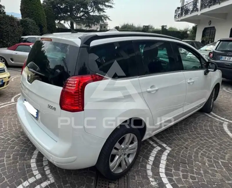 2011 Peugeot 5008