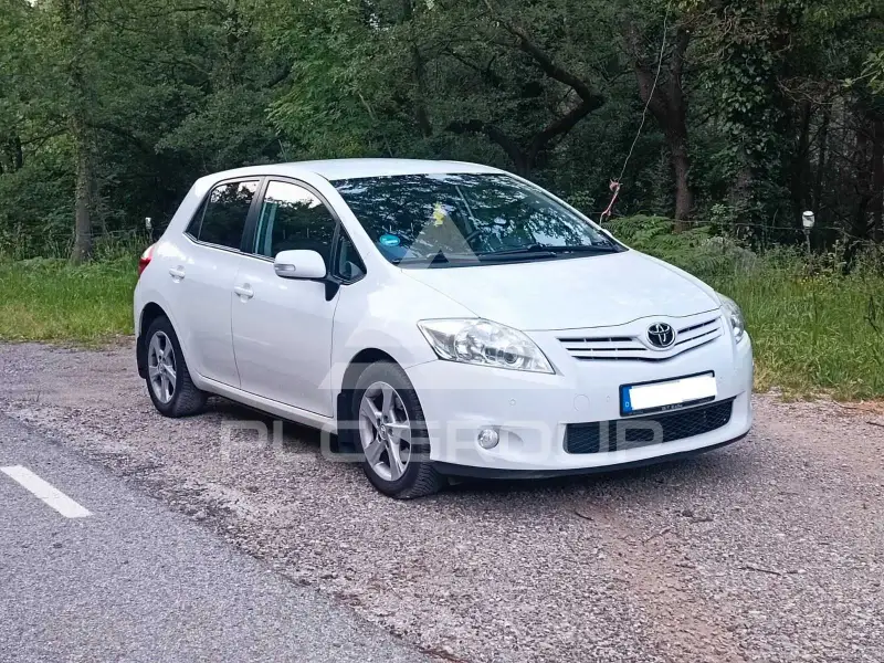 2012 Toyota AURIS