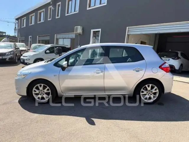 2012 Toyota AURIS