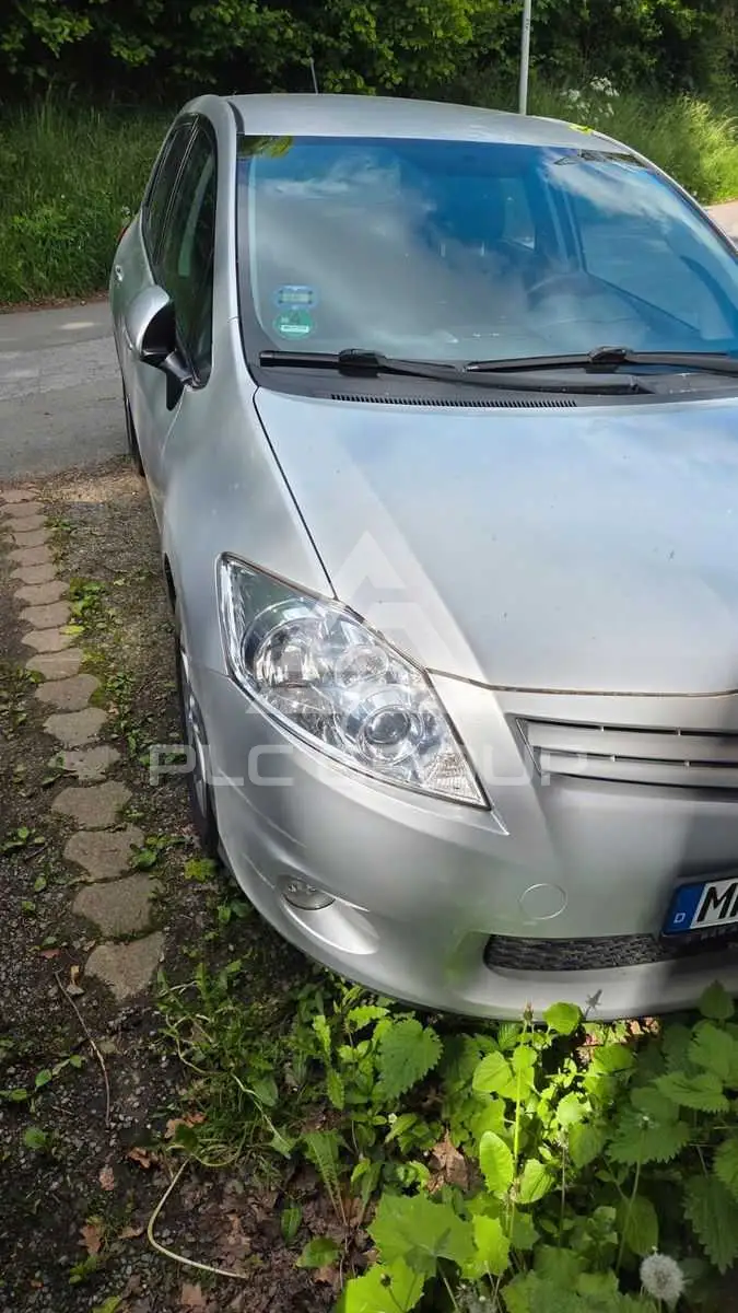 2012 Toyota AURIS