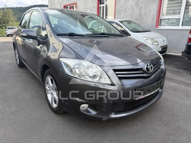 2012 Toyota AURIS