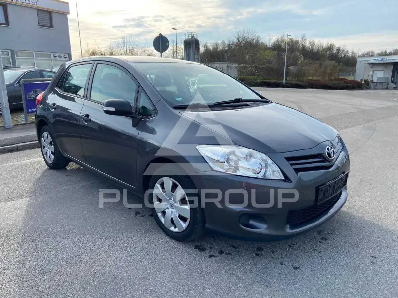 2012 Toyota AURIS