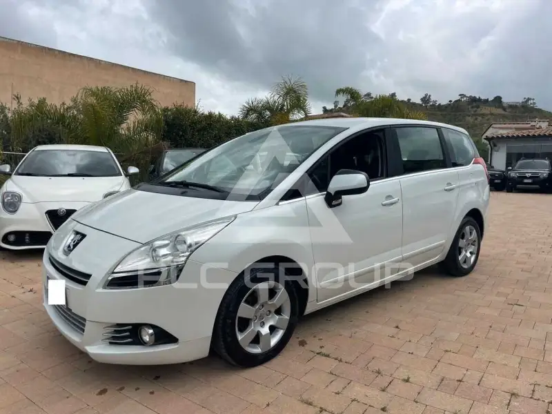 2012 Peugeot 5008