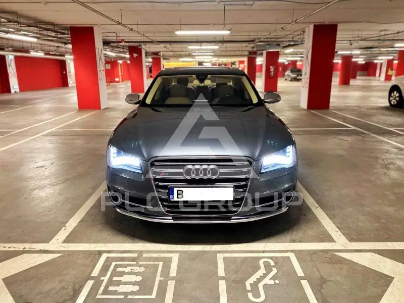 2013 Audi S8