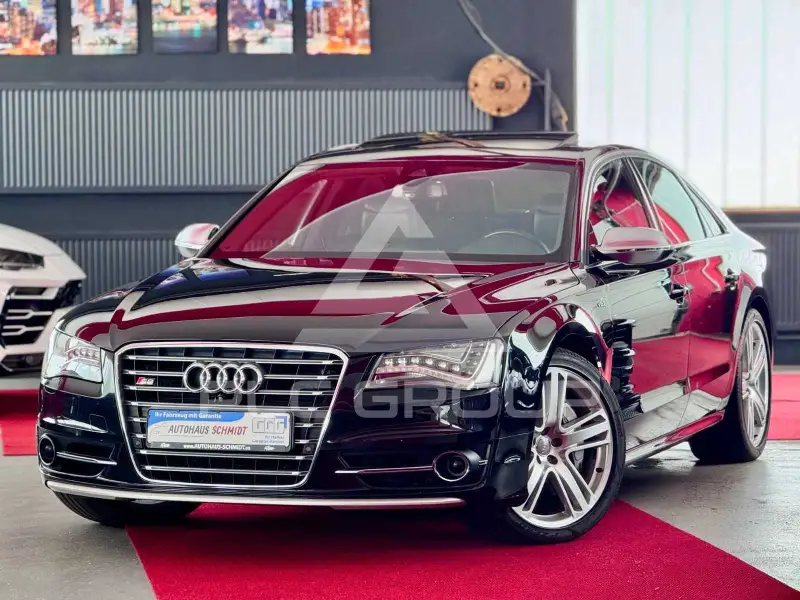 2013 Audi S8
