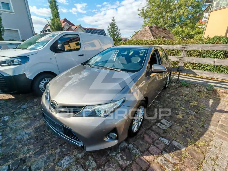 2013 Toyota AURIS