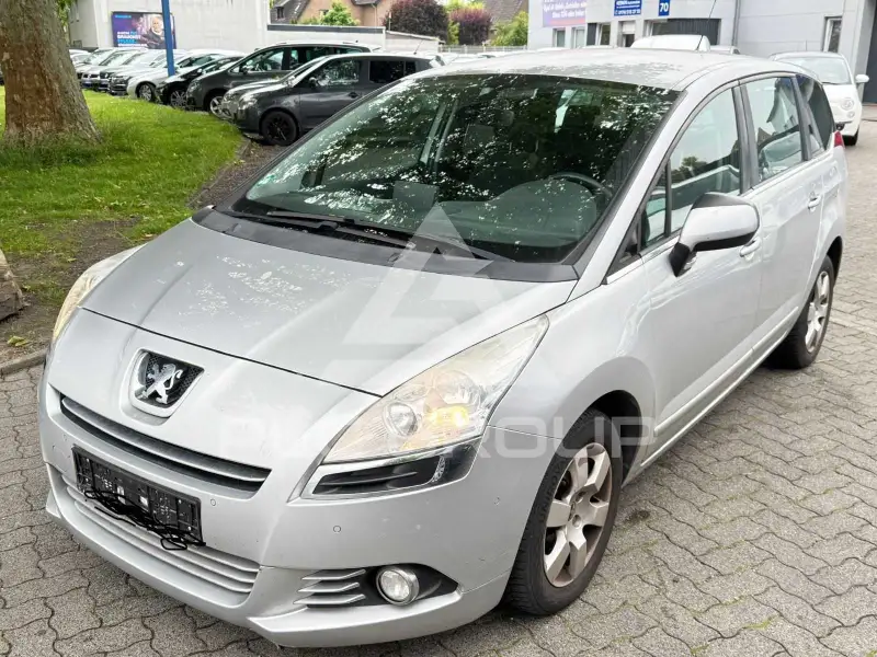 2013 Peugeot 5008