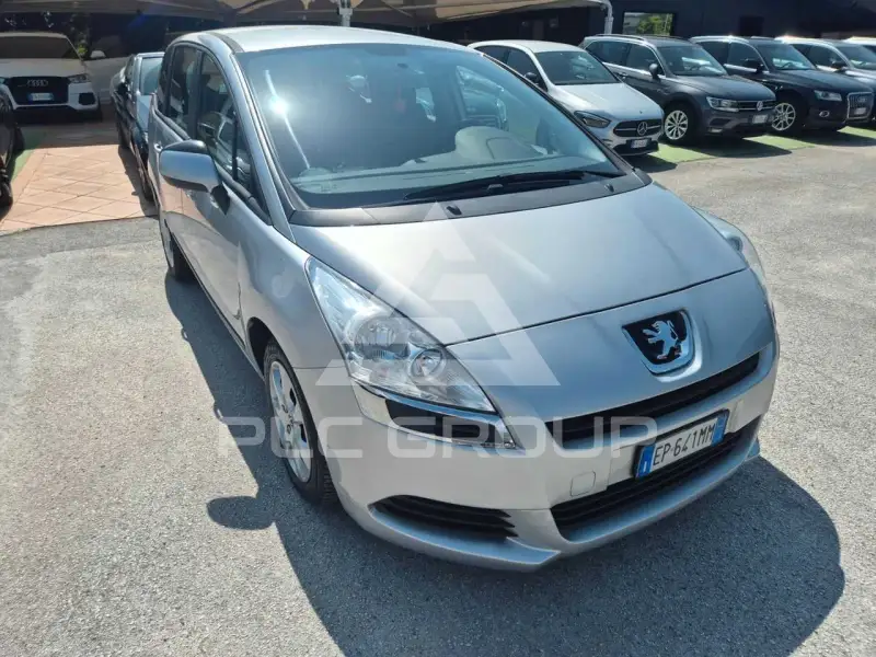 2013 Peugeot 5008