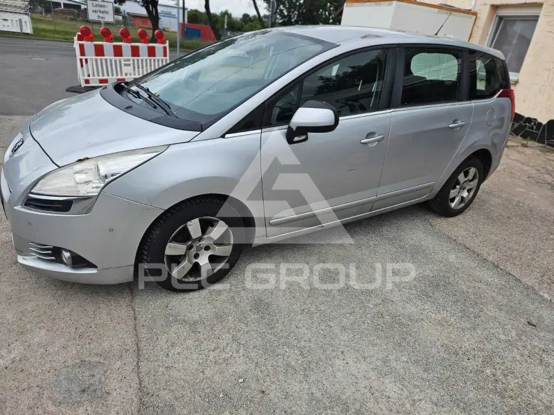 2013 Peugeot 5008