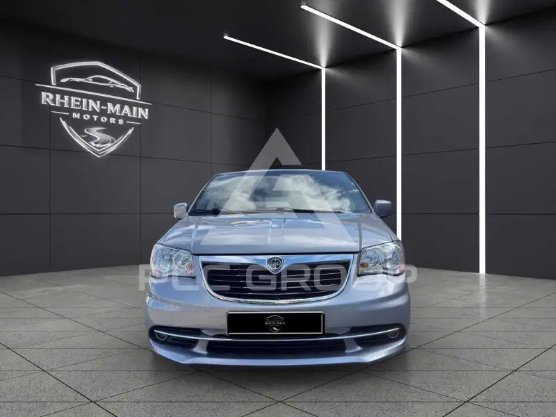 2014 Lancia Voyager