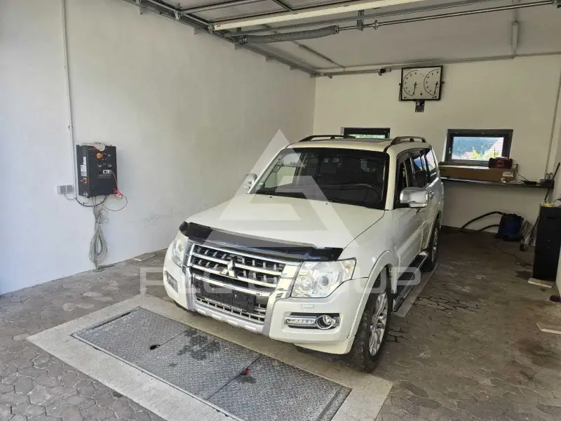 2015 Mitsubishi PAJARO