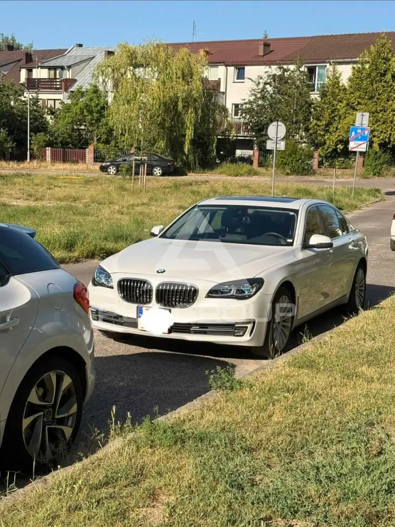 2015 BMW 750