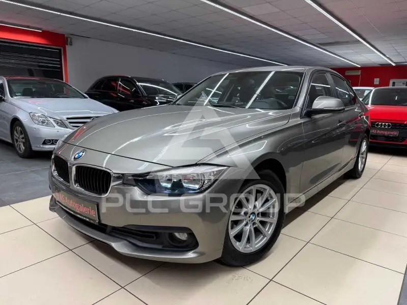 2015 BMW 318
