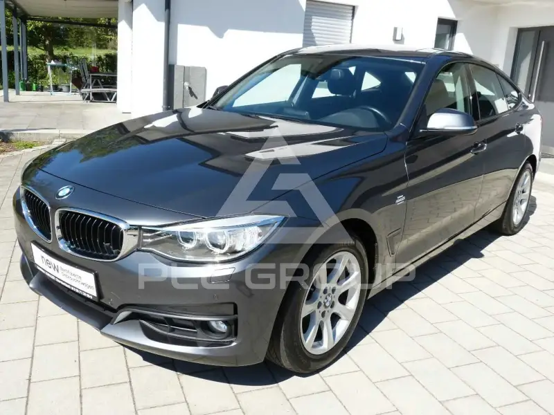 2015 BMW 318