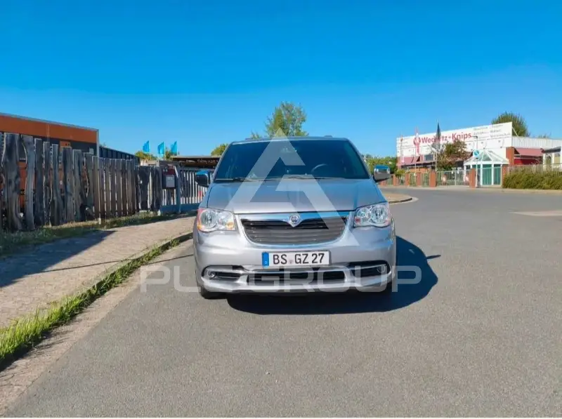 2015 Lancia Voyager