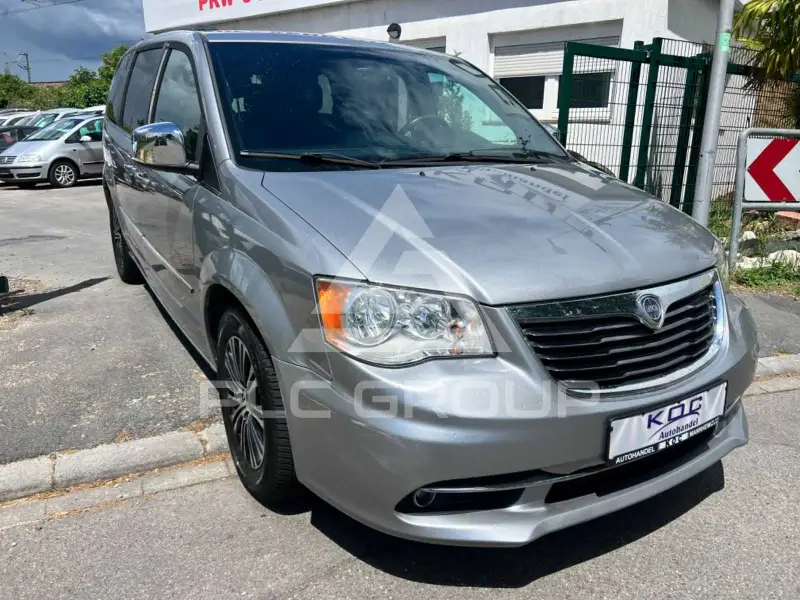 2015 Lancia Voyager