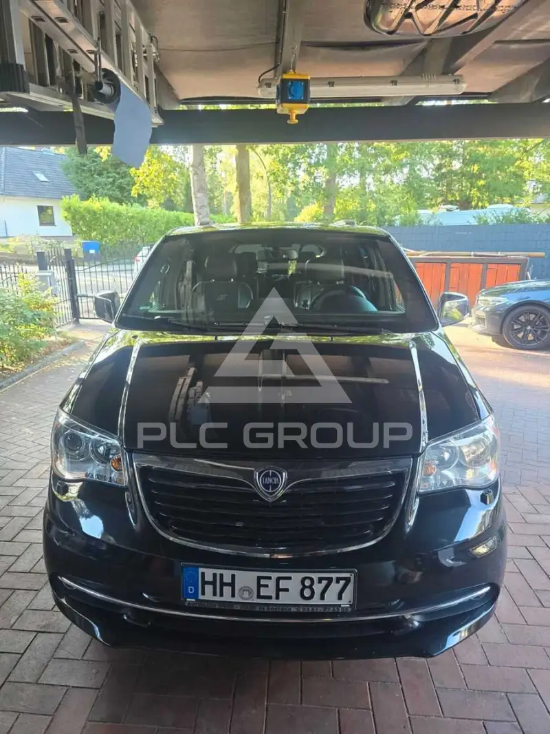 2015 Lancia Voyager