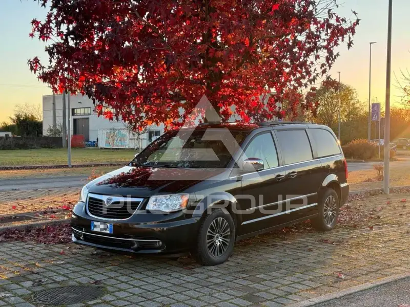 2015 Lancia Voyager