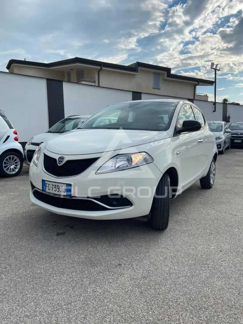 2015 Lancia YPSILON