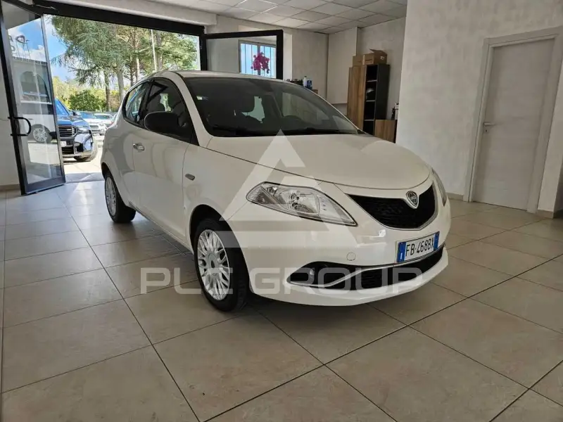 2015 Lancia YPSILON