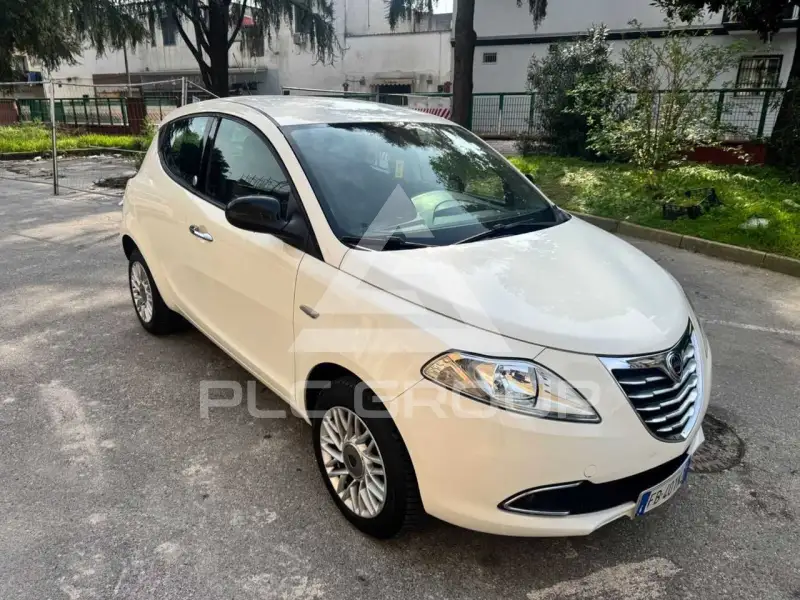 2015 Lancia YPSILON