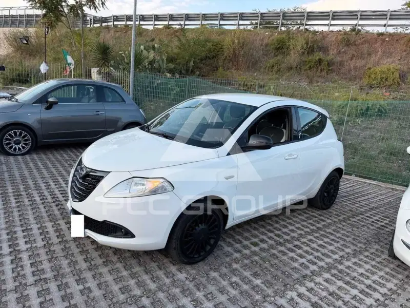 2015 Lancia YPSILON