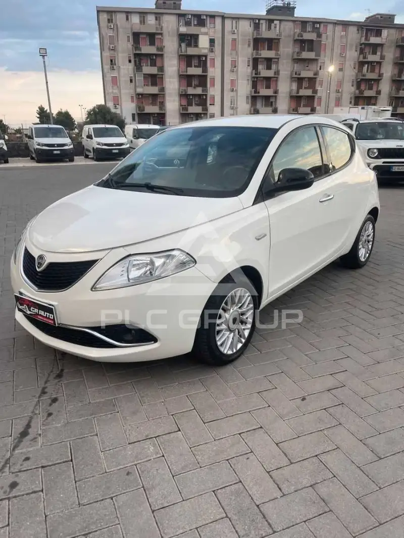 2015 Lancia YPSILON