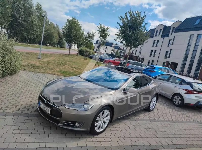 2015 Tesla Model S
