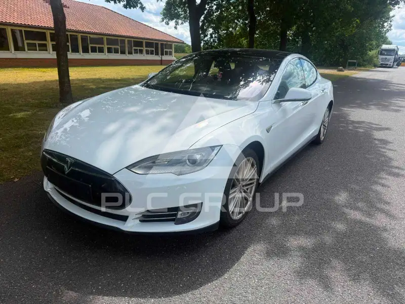 2015 Tesla Model S