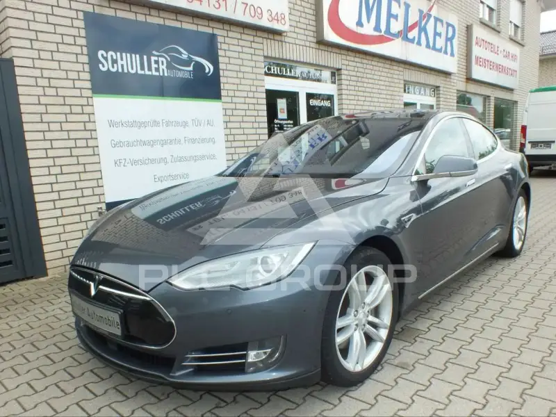 2015 Tesla Model S