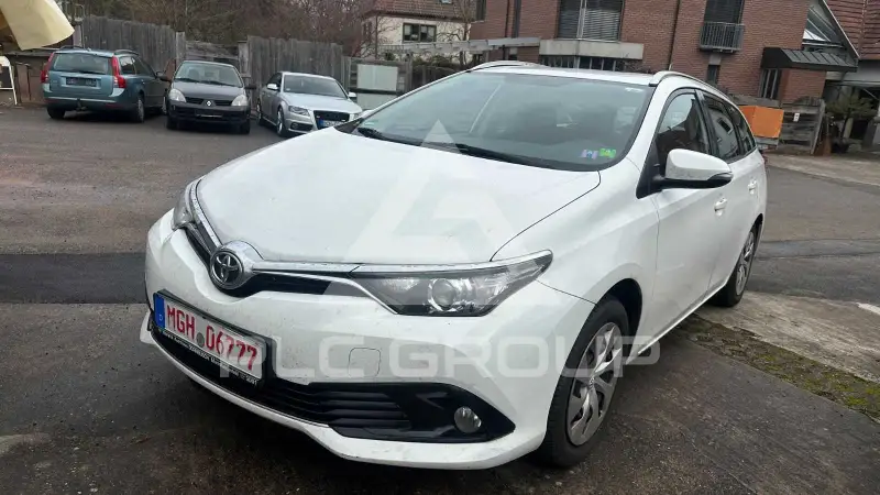 2015 Toyota AURIS