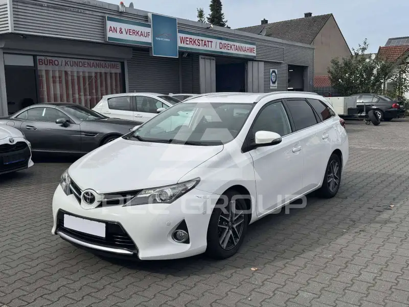 2015 Toyota AURIS