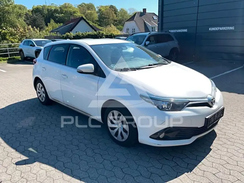 2015 Toyota AURIS