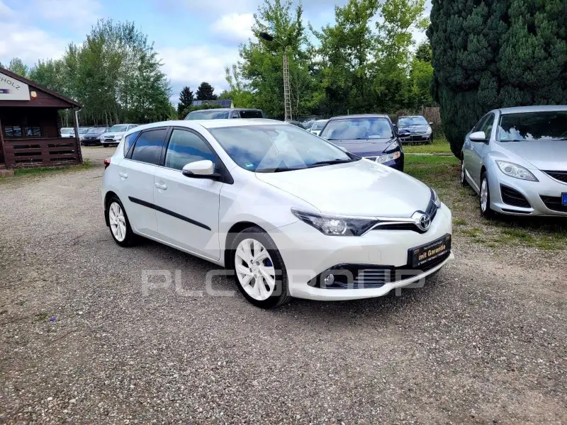 2015 Toyota AURIS