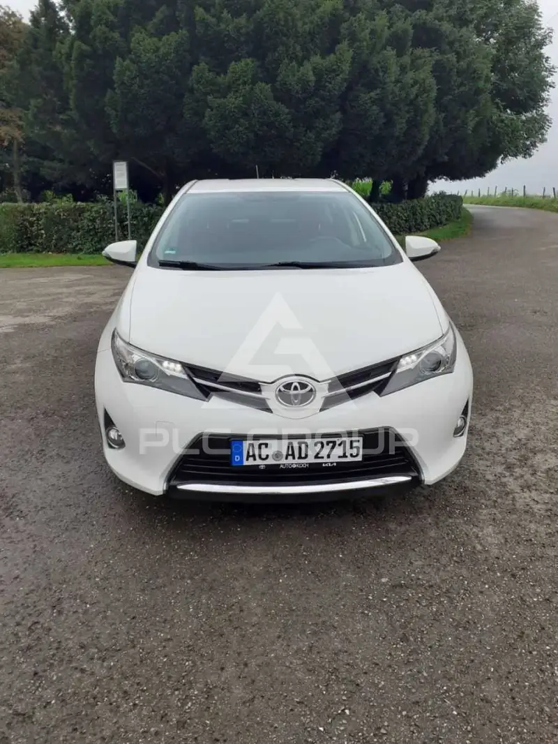2015 Toyota AURIS