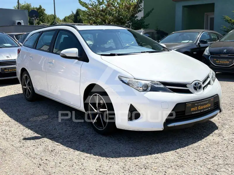 2015 Toyota AURIS